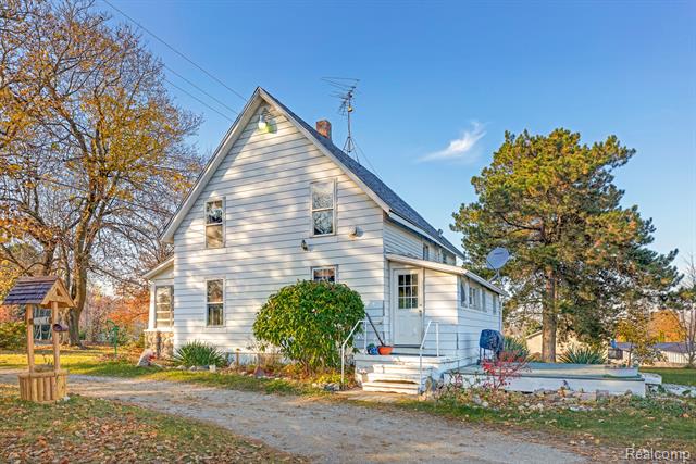 front view picture of 420 N Lake Pleasant Road, Attica, MI. 48412