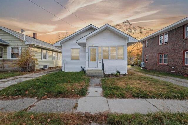 front view picture of 216 Kendall Street N, Battle Creek, MI. 49037