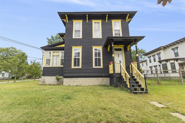 front view picture of 390 W Muskegon Avenue, Muskegon, MI. 49440