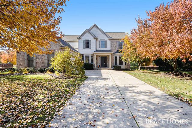 front view picture of 4418 Hickory Grove Court Ne, Ada, MI. 49301