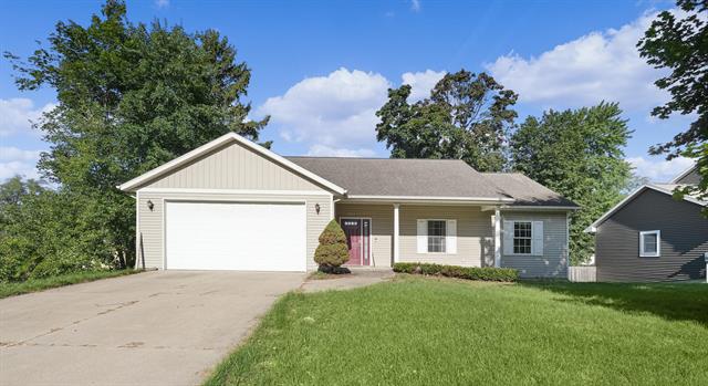 front view picture of 2905 Remy Court Ne, Grand Rapids, MI. 49505