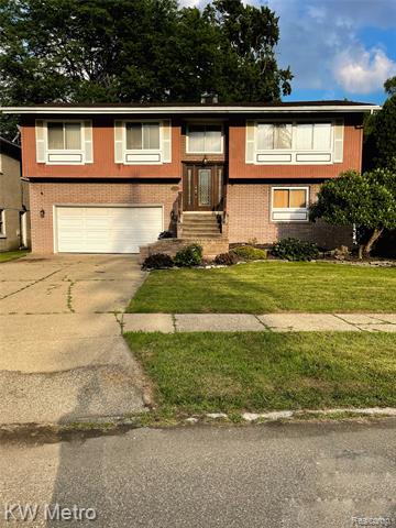 front view picture of 9531 W Outer Drive, Detroit, MI. 48223
