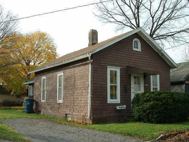 front view picture of 109 Hollywood Street, Jackson, MI. 49202