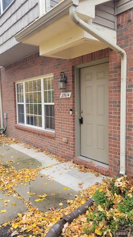 front view picture of 27614 Hidden Oaks Drive, Trenton, MI. 48183