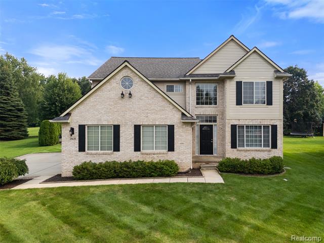 front view picture of 25638 Mccrory Ln, South Lyon, MI. 48178