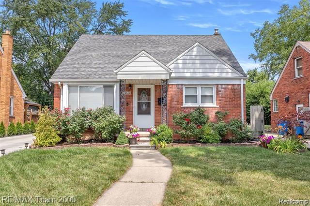 front view picture of 25690 W Hills Drive, Dearborn Heights, MI. 48125