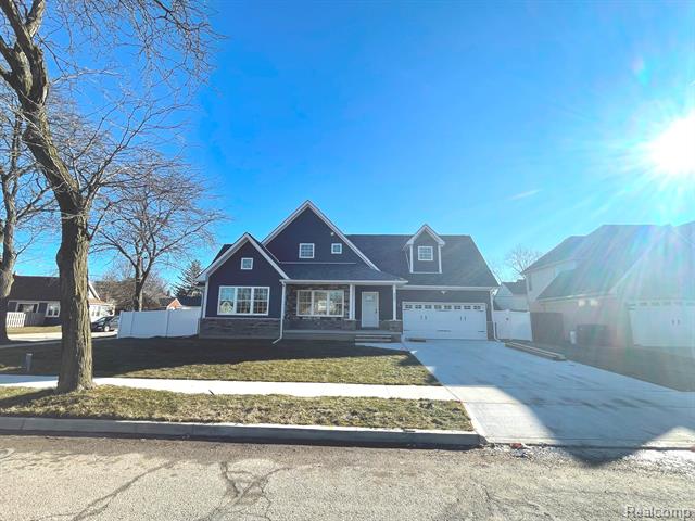 front view picture of 605 Lincoln Street, Wyandotte, MI. 48192