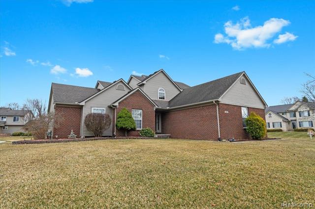 front view picture of 25607 Buckingham Ct, South Lyon, MI. 48178