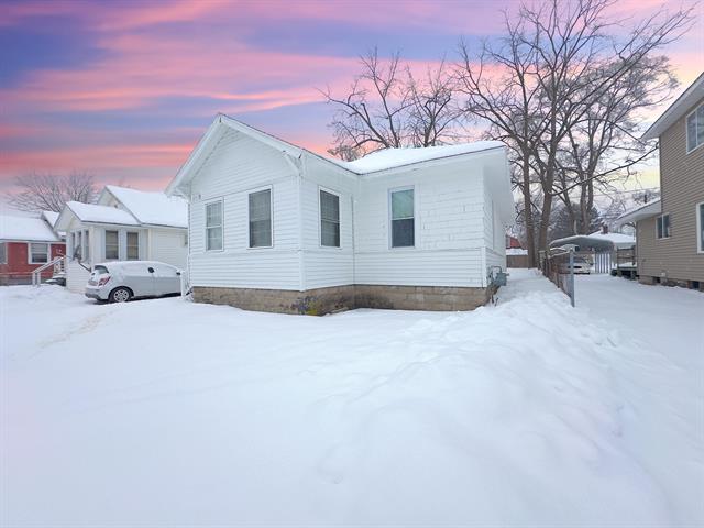 front view picture of 1104 E Larch Avenue, Muskegon, MI. 49442