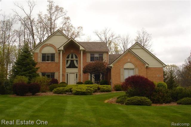 front view picture of 57598 Hidden Timbers Dr, South Lyon, MI. 48178