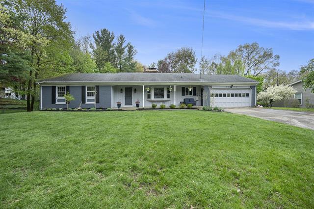 front view picture of 2134 Sycamore Lane, Kalamazoo, MI. 49008
