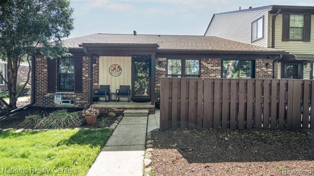 front view picture of 39596 Old Dominion Dr, Clinton Township, MI. 48038