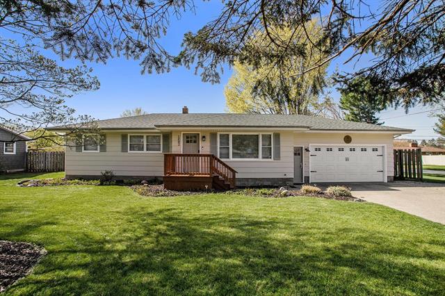 front view picture of 1802 S Donna Drive, Stevensville, MI. 49127