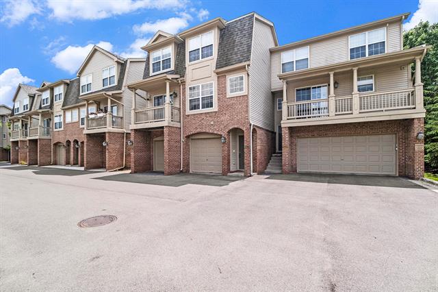 front view picture of 2756 Barclay Way, Ann Arbor, MI. 48105