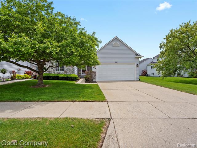 front view picture of 864 Challenging Trl, South Lyon, MI. 48178