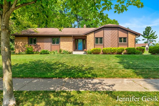 front view picture of 3479 Eastridge Court Ne, Grand Rapids, MI. 49525