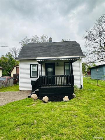 front view picture of 2021 Brooks Street, Flint, MI. 48507