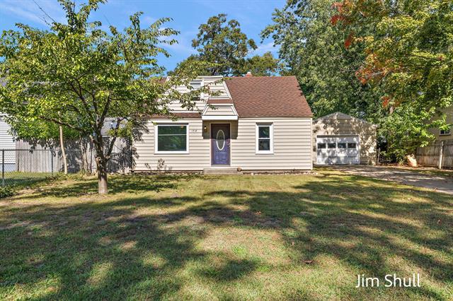 front view picture of 1718 Langeland Avenue, Muskegon, MI. 49442