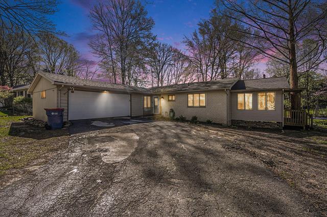front view picture of 2270 Mapleleaf Terrace Ne, Grand Rapids, MI. 49505