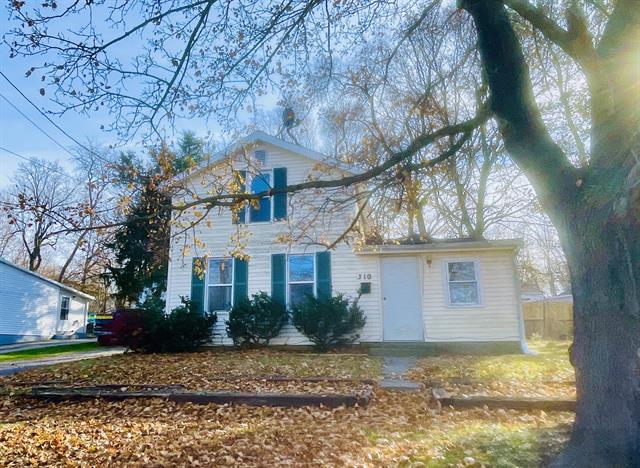 front view picture of 310 Locust Street, Marshall, MI. 49068