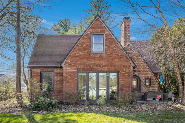 front view picture of 819 North Avenue, Battle Creek, MI. 49017