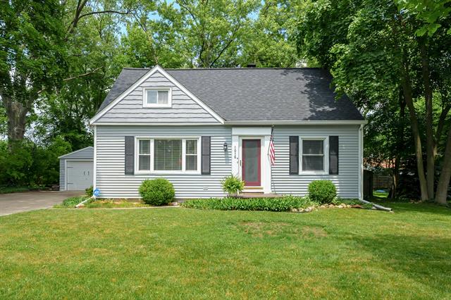 front view picture of 1016 Parker Avenue, Kalamazoo, MI. 49008