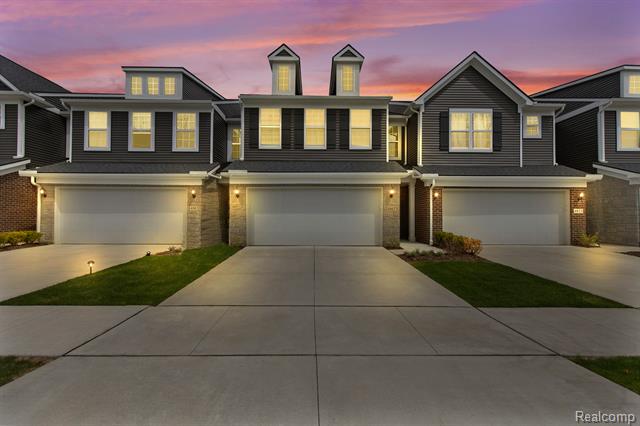 front view picture of 4867 Glenora Drive, Lake Orion, MI. 48359