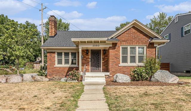 front view picture of 2060 Swensberg Avenue Ne, Grand Rapids, MI. 49505