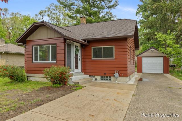 front view picture of 2810 Gerald Avenue Ne, Grand Rapids, MI. 49505