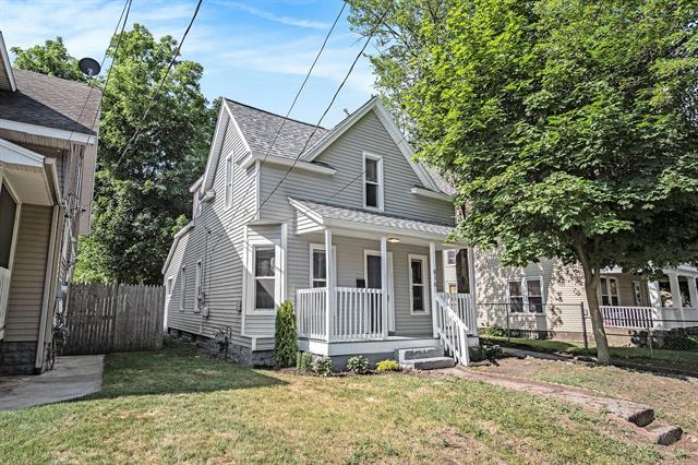 front view picture of 816 Oakhill Street Se, Grand Rapids, MI. 49507