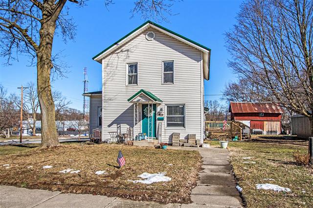 front view picture of 410 Main Street, Buchanan, MI. 49107