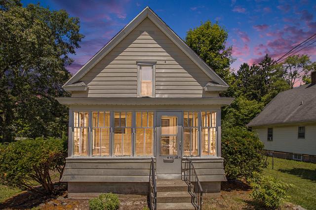 front view picture of 46 W Willard Avenue, Battle Creek, MI. 49037