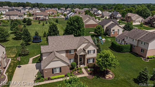 front view picture of 29818 Bradford Dr, New Hudson, MI. 48165