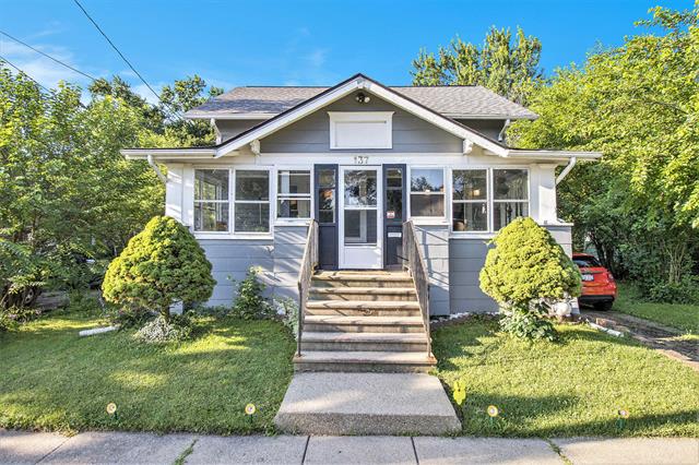 front view picture of 137 Fairfield Avenue, Battle Creek, MI. 49015