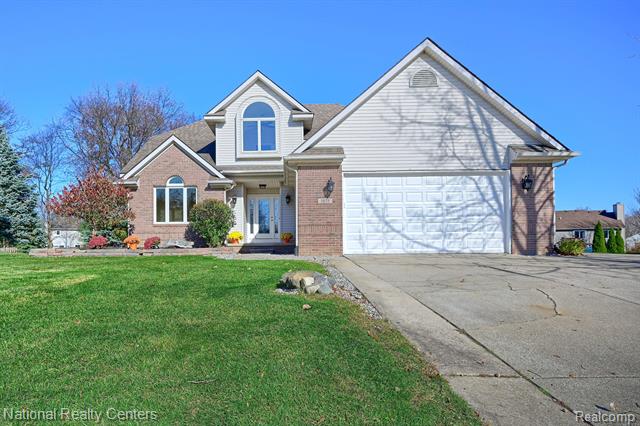 front view picture of 1075 Long Leaf, Brighton, MI. 48116