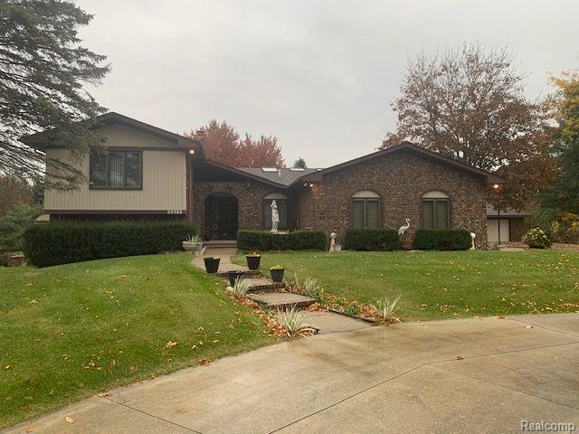 front view picture of 29980 Martindale Rd, New Hudson, MI. 48165