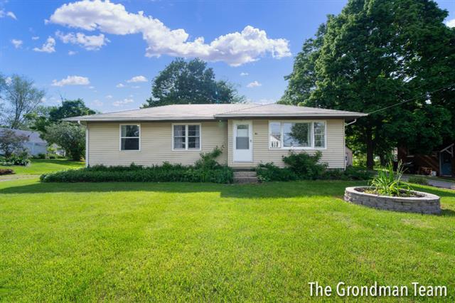 front view picture of 8611 Byron Center Avenue Sw, Byron Center, MI. 49315
