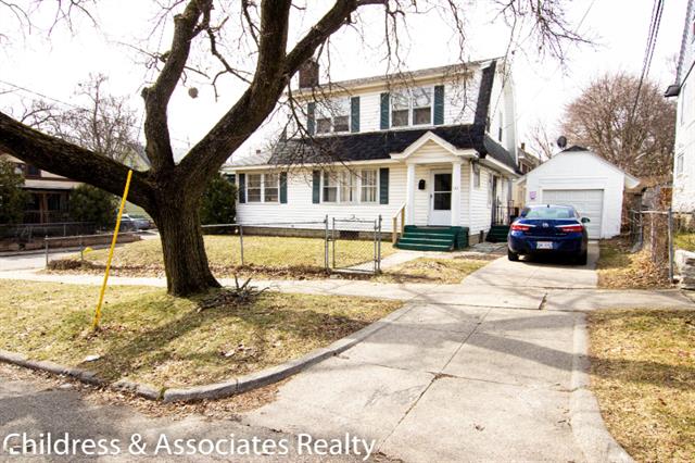 front view picture of 917 Henry Avenue Se, Grand Rapids, MI. 49507