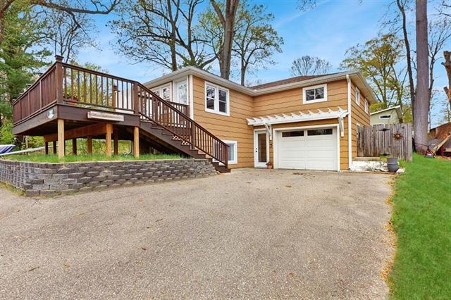 front view picture of 69317 Maple Street, Benton Harbor, MI. 49022