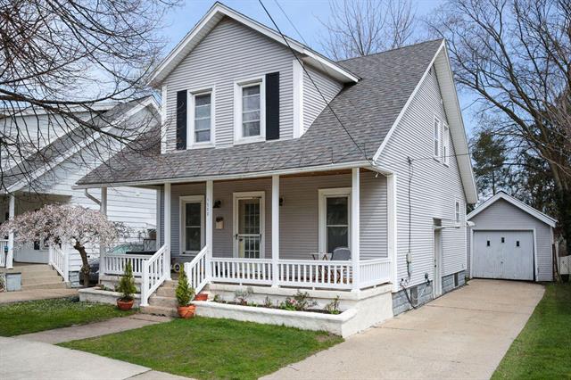front view picture of 1550 Pine Avenue Nw, Grand Rapids, MI. 49504