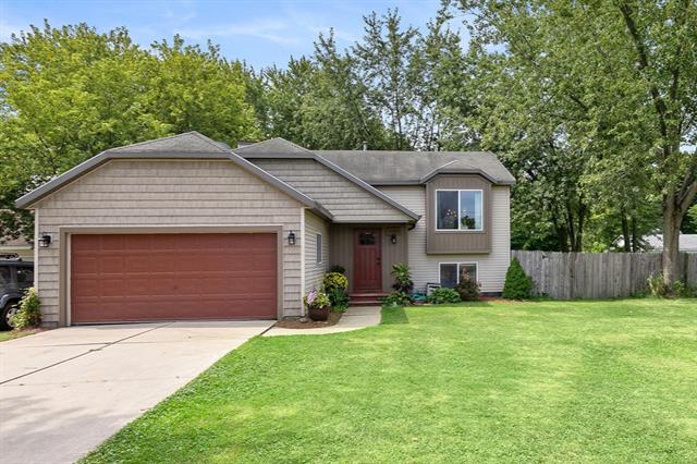 front view picture of 2107 Engleside Drive Se, Grand Rapids, MI. 49546