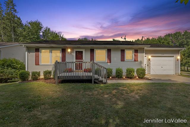 front view picture of 1419 Maplerow Avenue Nw, Grand Rapids, MI. 49534