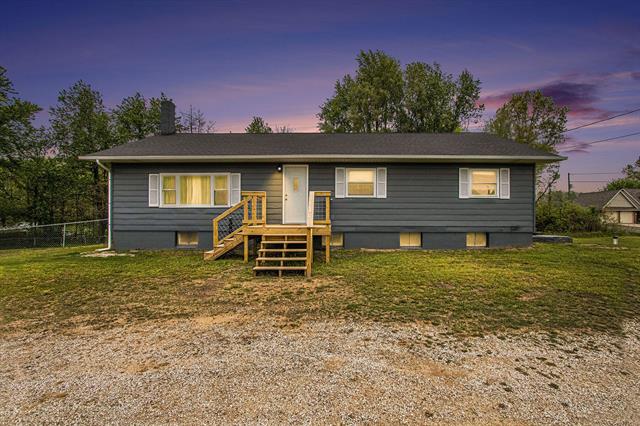 front view picture of 21164 Calvin Hill Street, Cassopolis, MI. 49031