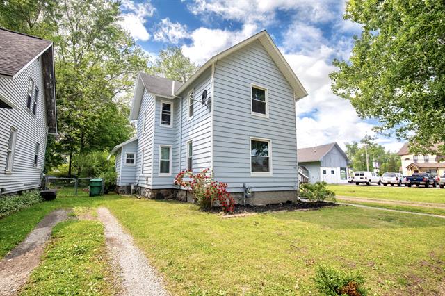 front view picture of 109 S Hooker Avenue, Three Rivers, MI. 49093