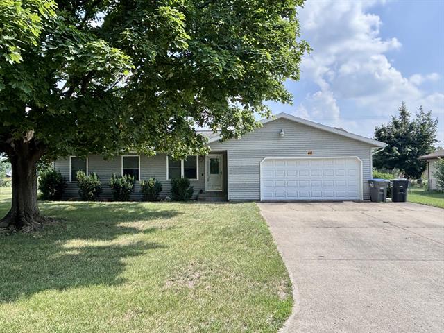 front view picture of 401 Devonshire Drive, Sturgis, MI. 49091