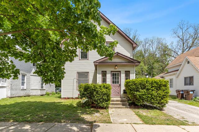front view picture of 124 Woodward Avenue, Big Rapids, MI. 49307