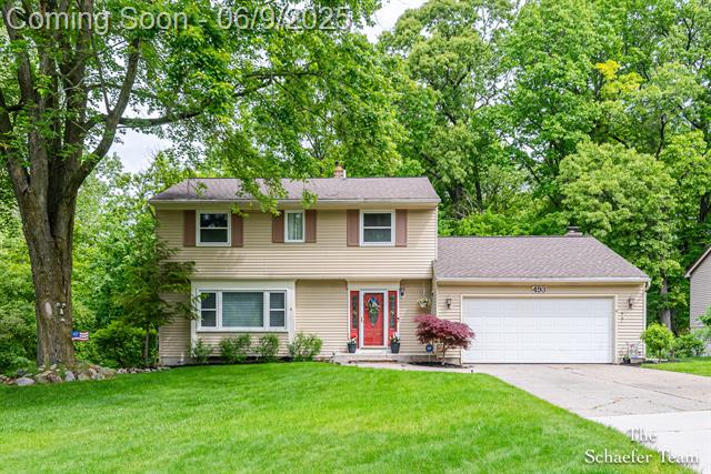 front view picture of 493 Edgeworthe Drive Se, Ada, MI. 49301