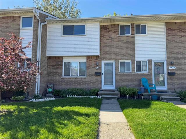 front view picture of 8636 Sterling, Center Line, MI. 48015