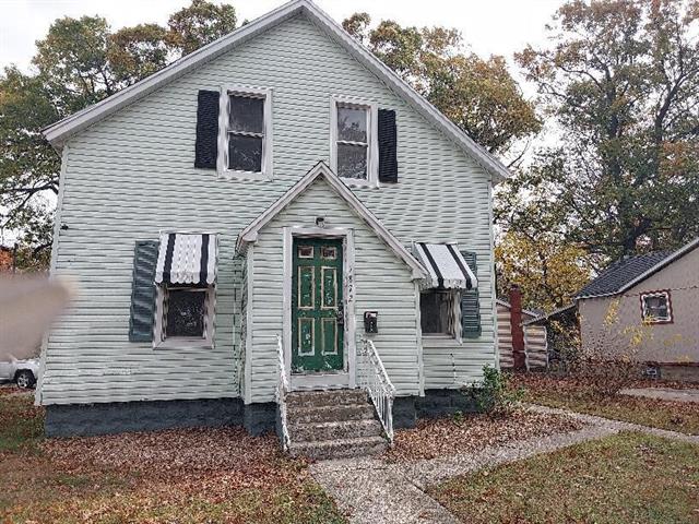 front view picture of 1872 Commerce Street, Muskegon, MI. 49441