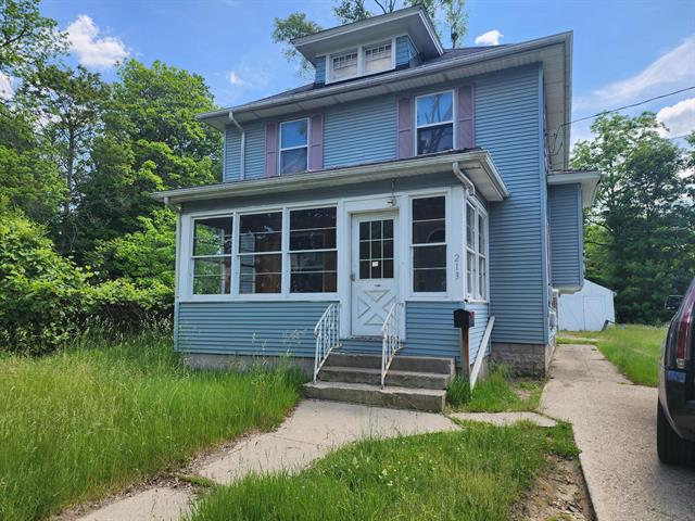 front view picture of 213 E High Street, Jackson, MI. 49203